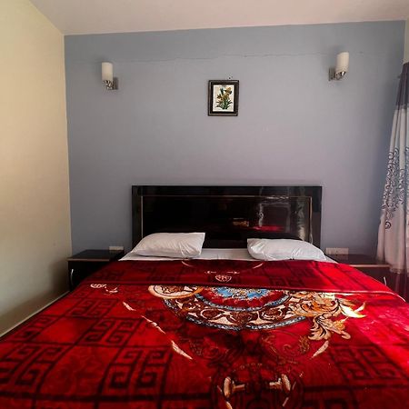 מוסורי 100 Stairs Holiday Home מראה חיצוני תמונה