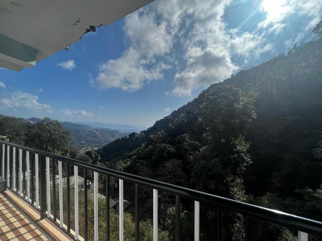 מוסורי 100 Stairs Holiday Home מראה חיצוני תמונה