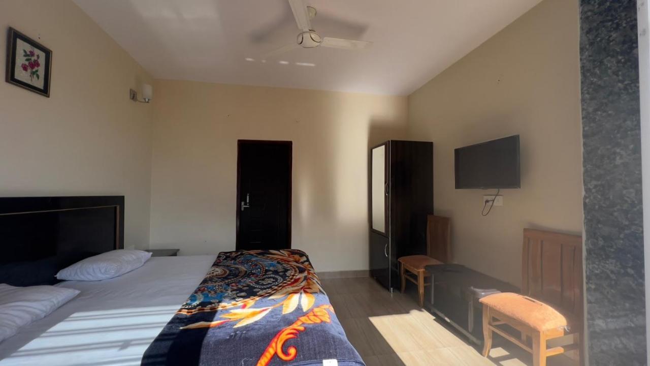 מוסורי 100 Stairs Holiday Home מראה חיצוני תמונה