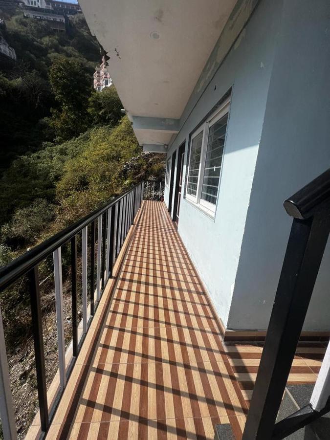 מוסורי 100 Stairs Holiday Home מראה חיצוני תמונה