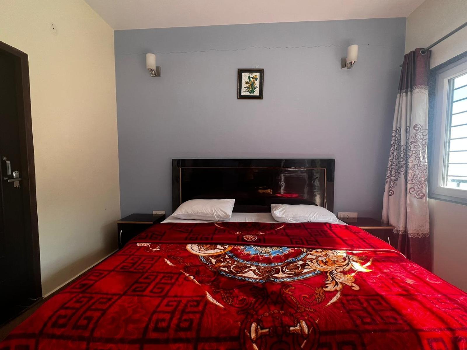 מוסורי 100 Stairs Holiday Home מראה חיצוני תמונה