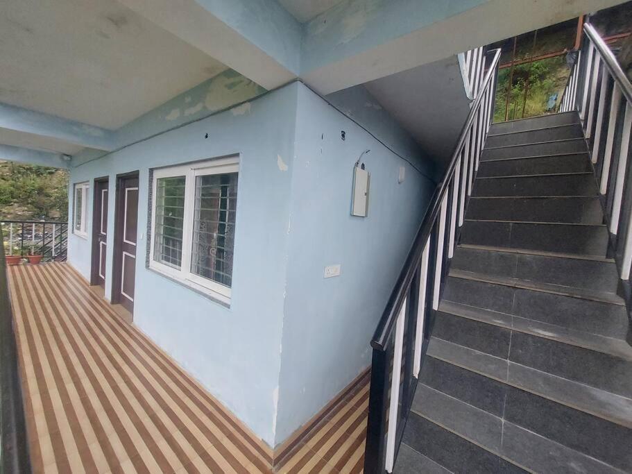 מוסורי 100 Stairs Holiday Home מראה חיצוני תמונה