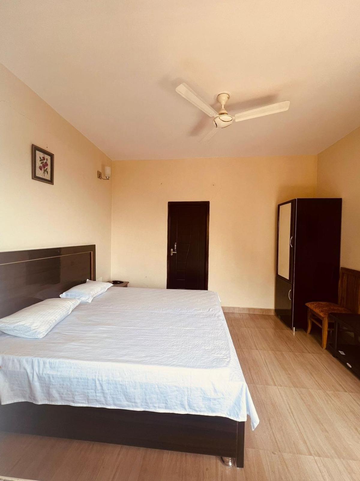 מוסורי 100 Stairs Holiday Home מראה חיצוני תמונה