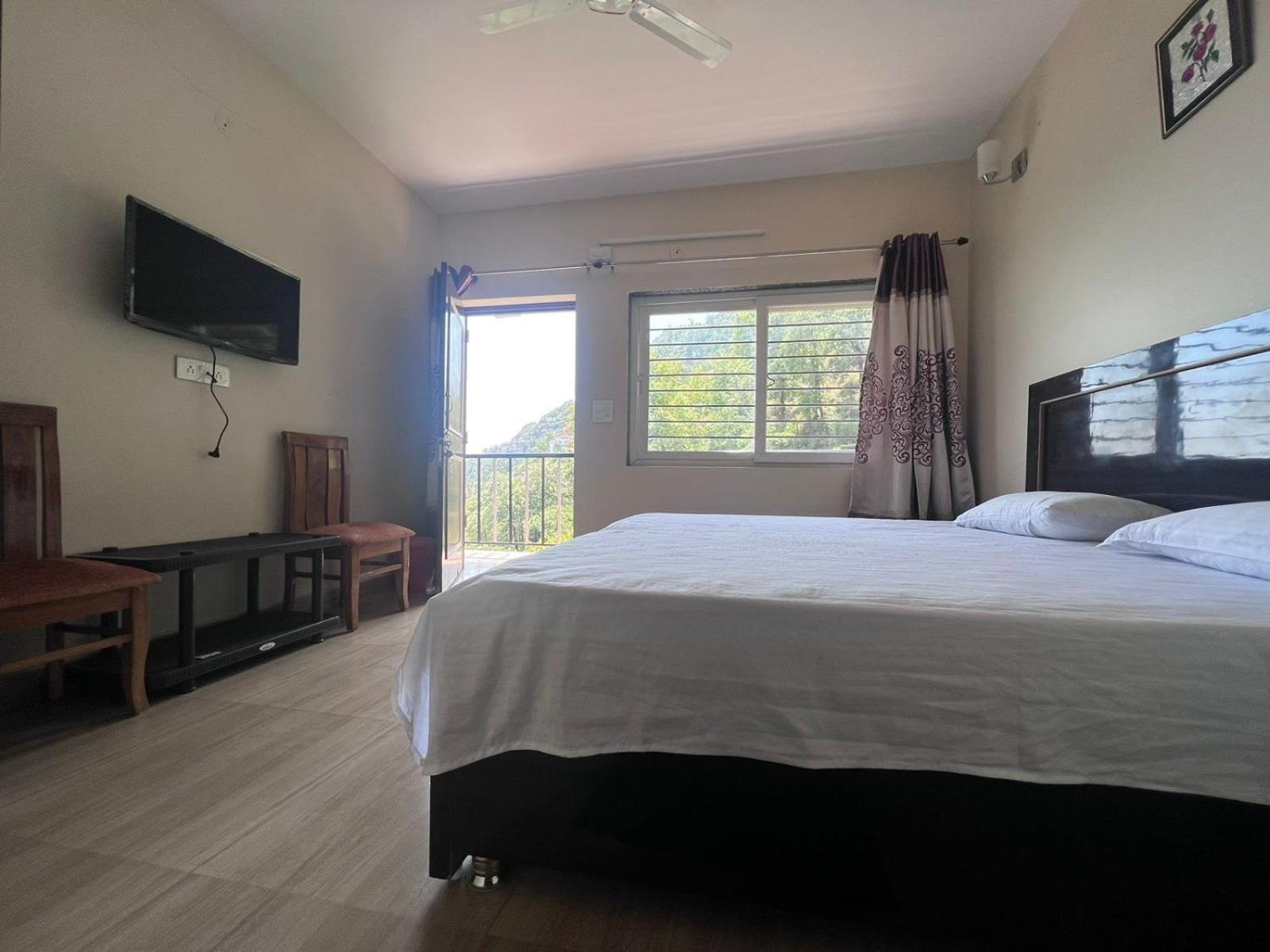 מוסורי 100 Stairs Holiday Home מראה חיצוני תמונה