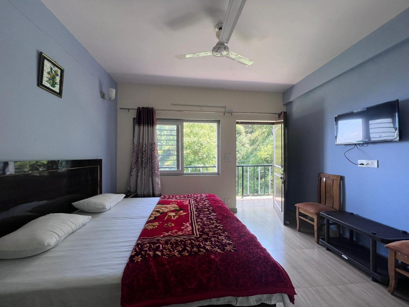 מוסורי 100 Stairs Holiday Home מראה חיצוני תמונה