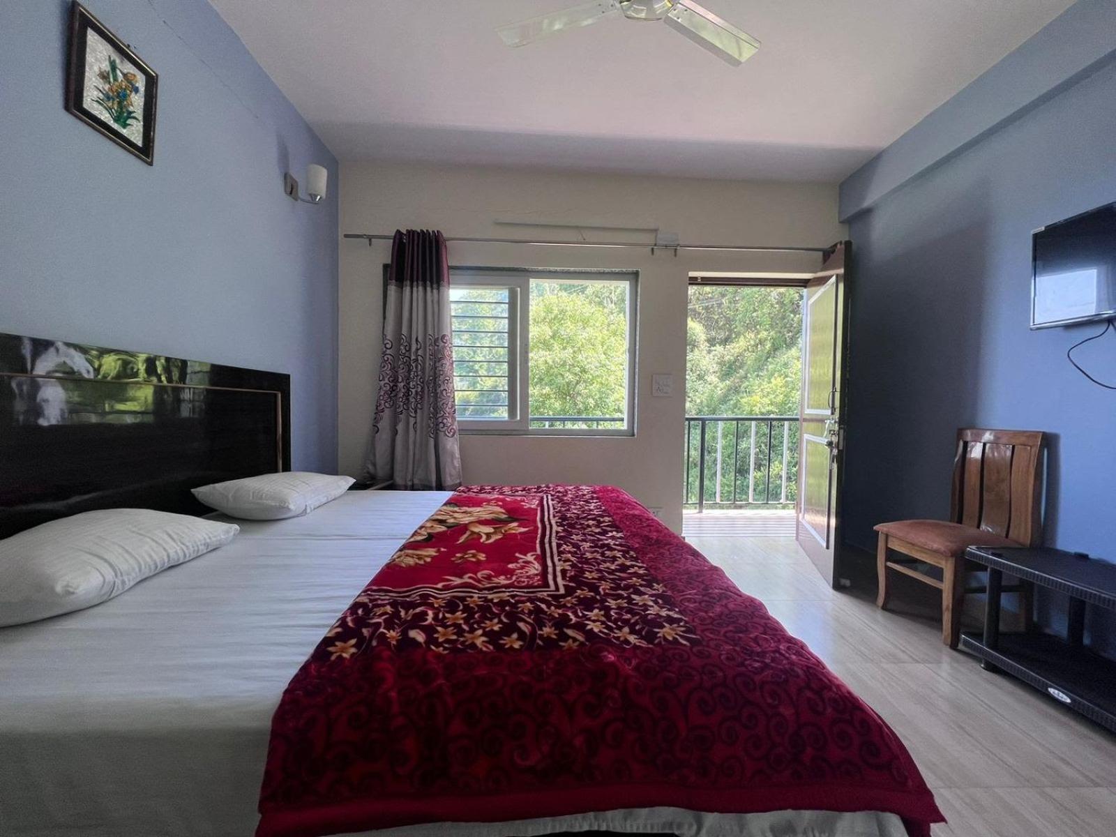 מוסורי 100 Stairs Holiday Home מראה חיצוני תמונה
